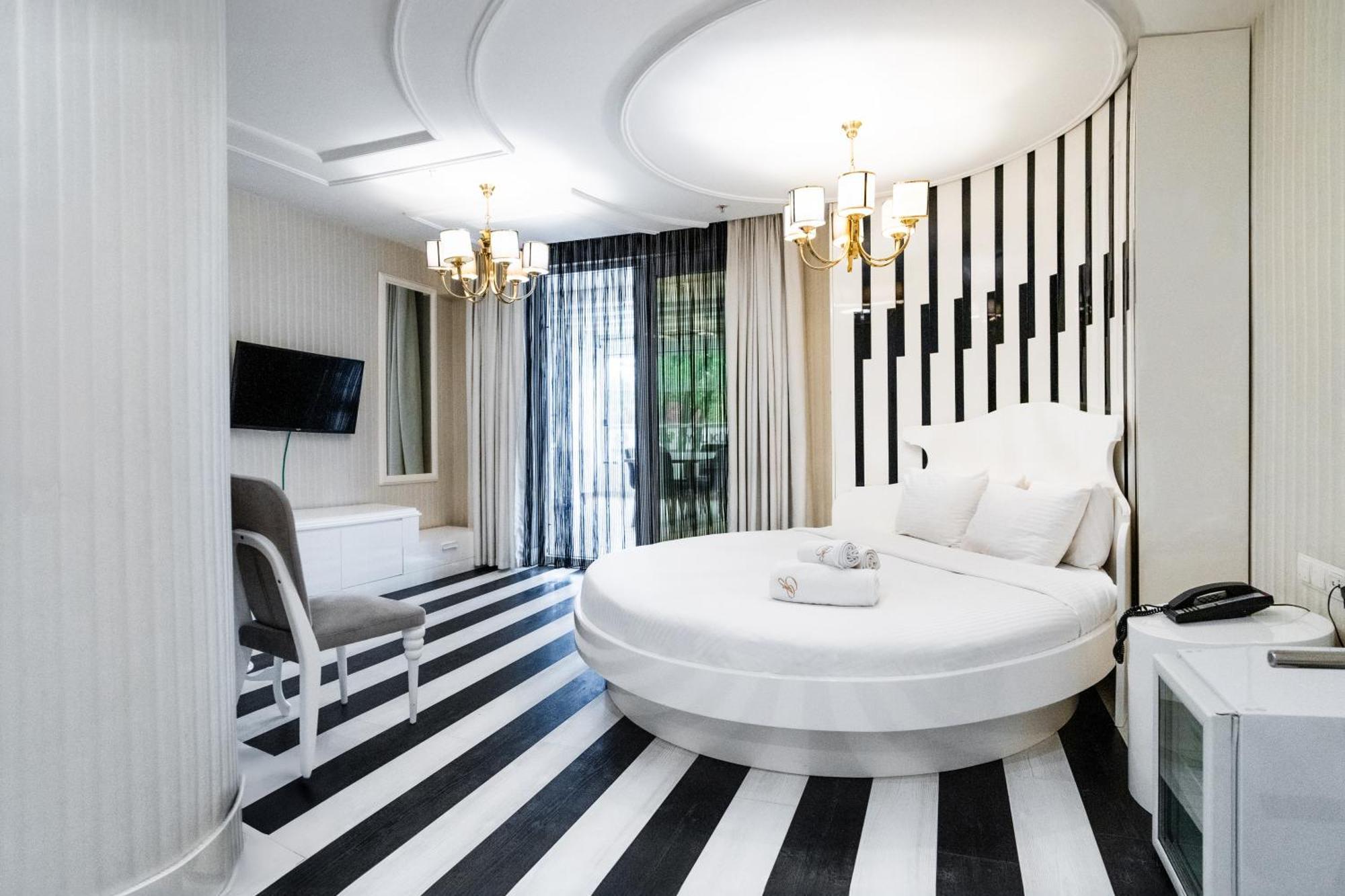 Golden Pars (adults Only) 3*